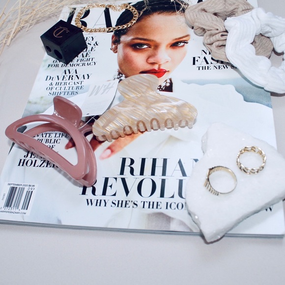 HAIR CLAW CLIPS - Picture 2 of 3